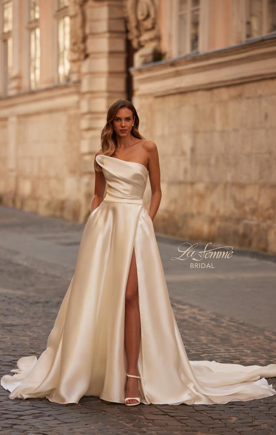 Picture of: Timeless Wedding Dress in Beautiful Organza with a Assymmetrical Neckline in ivory, Style: B1397, Main Picture