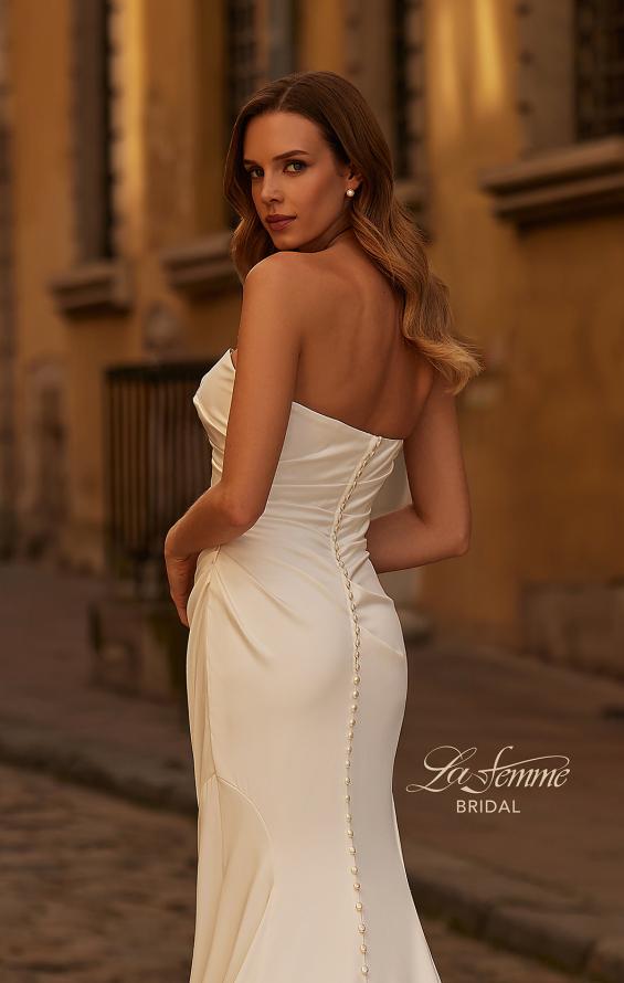 Picture of: Sophisticated Strapless Sweetheart Satin Wedding Dress in ivory, Style: B1438, Detail Picture 2